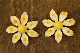 Vintage Jewelry West Germany Yellow Orange Enamel Daisy Flower Clip Earrings - £16.61 GBP