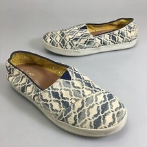Toms Womens 8 White Blue Pattern Canvas Slip Ons Flats Loafers  - $27.93