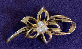 Gold Tone Pin Brooch with Faux Pearls And Rhinestones - £9.70 GBP