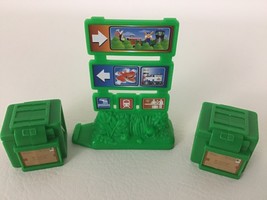GeoTrax Rail &amp; Road System Luggage Box Sign Replacement Pieces 2003 Fish... - $14.80