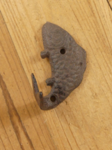 FISH COAT HOOK RUSTIC CAST IRON FISHERMAN WALL MOUNTED BROWN HAT CABIN F... - $13.63 CAD