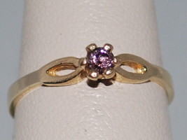 10k Yellow Gold Ring With Glass And Foil Back Design To Look Like A Amethyst - $85.32