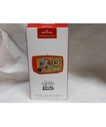 Hallmark Keepsake &quot;Woody’s Roundup Radio&quot; 2024 Light &amp; Sound Ornament NEW - $227.22 MXN