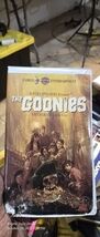 The Goonies VHS Clamshell 1985  Steven Spielberg Richard Donner Vintage - $183.22 MXN