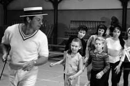 Robert Preston in The Music Man Teaching Dance to Kids 24x18 Poster - £19.29 GBP