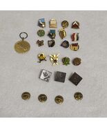 VTG 19 Cub Scout Pins &amp; 1 Pinewood Derby Keychain Bobcat Bear Wolf BSA - $37.84