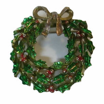 Christmas Wreath Brooch with Red &amp; Green Enamel  1.5&quot; Vintage Holiday Go... - £9.40 GBP