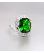 STUNNING 18kt White Gold Plated Emerald-Cut Emerald Green CZ Crystals Ring - £25.05 GBP