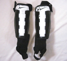 Nike Soccer Shin Guards Child Toddler Size Large Black and White - £7.18 GBP