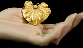Finely Detailed Leaf Shaped Brooch Pin with Pearl 14K Yellow Gold 18.4 G... - £795.67 GBP