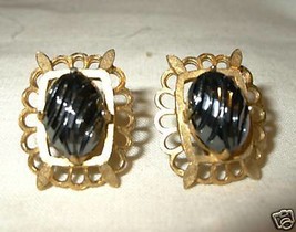 j74 Vintage Unique Carved Hematite Stone Screw Back Gold tone Earrings - £6.37 GBP