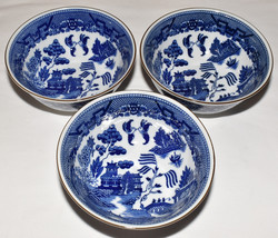 Vintage Japan Blue Willow Cereal/Soup Bowls Set of 3 Blue White Porcelain Bowls - £43.33 GBP