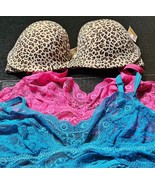 Lot of 3 Warner&#39;s Push Up Bra 34D and 2 Multicolor  B. Tempt&#39;d Bralette L  - $347.25 MXN