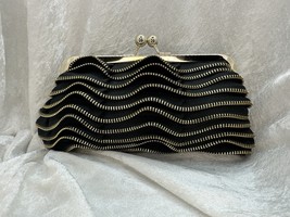 Susan Faris Satin Black &amp; Gold Ruffled Evening Purse Clutch Cocktail Party - $373.49 MXN