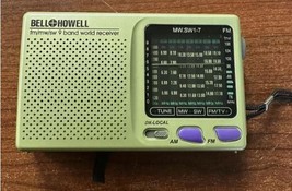 Vintage Bell And Howell 9 Band World Receiver MW.SW.1-7 No battery cover Radio - $21.84