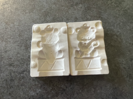 Alberta #415 - Bear with Drum Ornament Ceramic Mold - €3,02 EUR