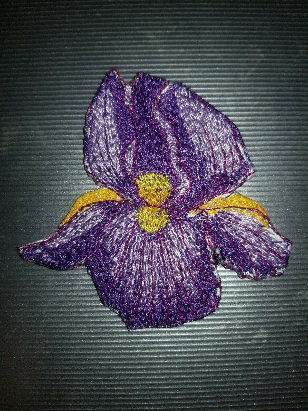 Iris Single Bloom - Iron On/Sew On Patch    10120 - $5.00