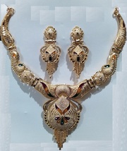 Traditional Indian Jewelry Golden Necklace Set Design-1 - £12.39 GBP
