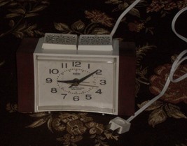 60&#39;s 70&#39;s Westclox Drowsewood Ll Dialite Electric Alarm Clock 2 Snooze Buttons - £11.67 GBP