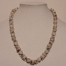 Gray and Silver Bead Necklace - $91.29 MXN