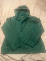 LL Bean Womens Large Hooded Jacket Green Windbreaker Light Packable Hood - $532.03 MXN