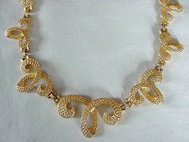 AWESOME DESIGN Excellent Quality Vintage Textured Gold Tone Cathe Necklace - £25.49 GBP