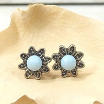 Silver Flower Stud Earrings Blue Stone Vintage Jewelry Jewel Trinket Gift f/Her - £27.23 GBP