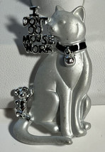 Pin Gerry&#39;s Hallmark White Cat with Logo and Mouse on Tail Silver Tone 2 Inches - £3.99 GBP