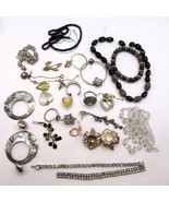 Vintage Costume Jewelry Lot - Pins Bracelets Earrings Necklaces - $20.85 CAD