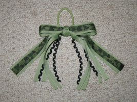 New &quot;Green Camoflauge&quot; Pony Tail Hair Bows Girls Ribbon Cheer Streamers - £5.58 GBP