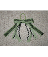 NEW &quot;GREEN CAMOFLAUGE&quot; Pony Tail Hair Bows Girls Ribbon Cheer Streamers - £5.49 GBP