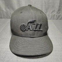 New Era NBA Utah Jazz Black On Black 59FIFTY Fitted Hat Cap Sz 6 5/8 RARE - $20.00