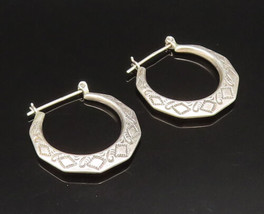 925 Silver - Vintage Etched Diamond Shape Pattern Hoop Earrings - EG11706 - £39.74 GBP