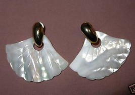 J69 Mother of Pearl Big Dangly Shell Pierced Earrings - £6.36 GBP
