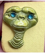 E.T. Extra Terrestrial Blue Rhinestone Eyes Enamel Lapel Hat Tack Pin Vi... - $10.65