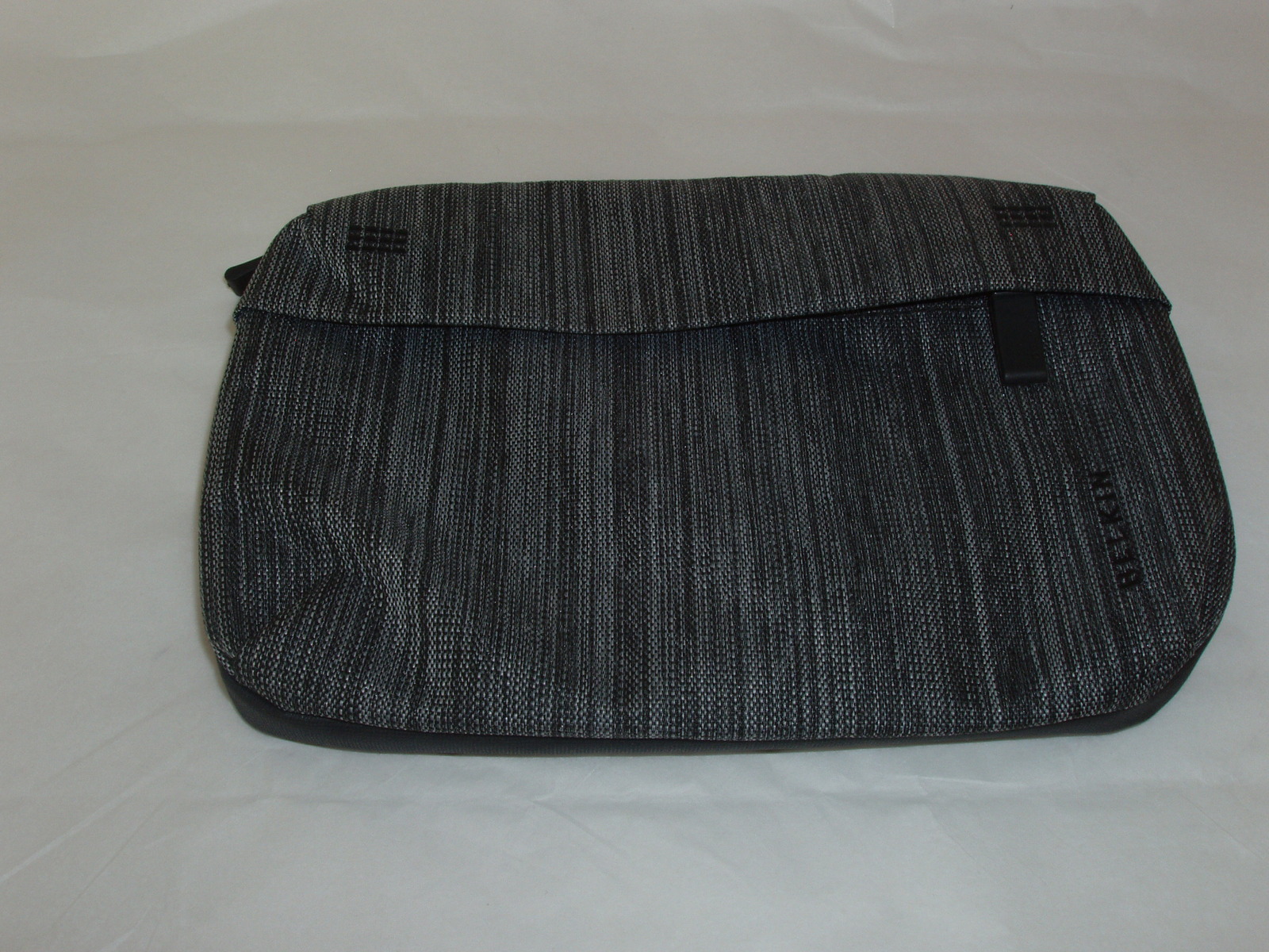 Primary image for Belkin Gray Cloth Padded Zip Case 