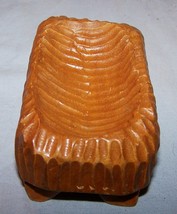 Vintage Carved Wooden Nativity Scene Manger-No Baby Jesus-1 1/2 inches tall - $142.55 MXN