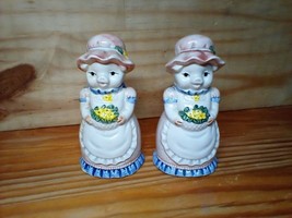 Pink Pigs In Dresses And Bonnets Clemens Pottery Salt And Pepper Shakers Set - £8.70 GBP
