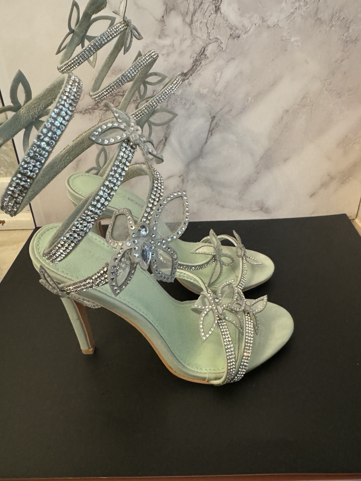 Fashion Nova Butterfly 10 Mint Size 7 - $14.85