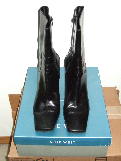Nine West "Yetta" Boot in Black - Size: 10 - Like NEW ! - $49.99