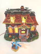 Disney Tigger’s Spookee Pouncin’ Pad Pooh’s Halloween Hawthorne Village w Tigger - £130.19 GBP