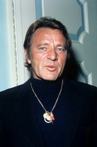 Richard Burton, Rare 1970&#39;s candid portrait with medallion 4x6 photograph - $4.75