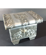 Vintage SILVER METAL TRINKET BOX ELEPHANTS FLOWERS India Handcrafted Rep... - €18,96 EUR