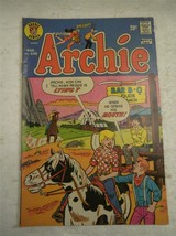 ARCHIE SERIES COMIC- ARCHIE NO. 228- AUG. 1973- GOOD- BB9 - $6.50