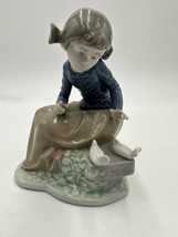 Nao Lladró Figurine Seated Girl with Doves Daisa Porcelain Ever So Gently 1988 - £70.64 GBP