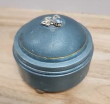 VTG 1940s Footed Aluminum Windup Musical Powder Puff Box Plays Beautifully - £28.24 GBP