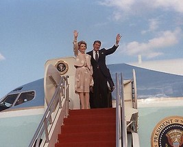 President Ronald Reagan and Nancy exit Air Force One at Andrews AFB Photo Print - £7.04 GBP+