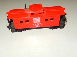 HO- -LIFE-LIKE -  ATSF CABOOSE-  CAB #1951 -  LATCH COUPLERS- GOOD -  W1 - $3.32