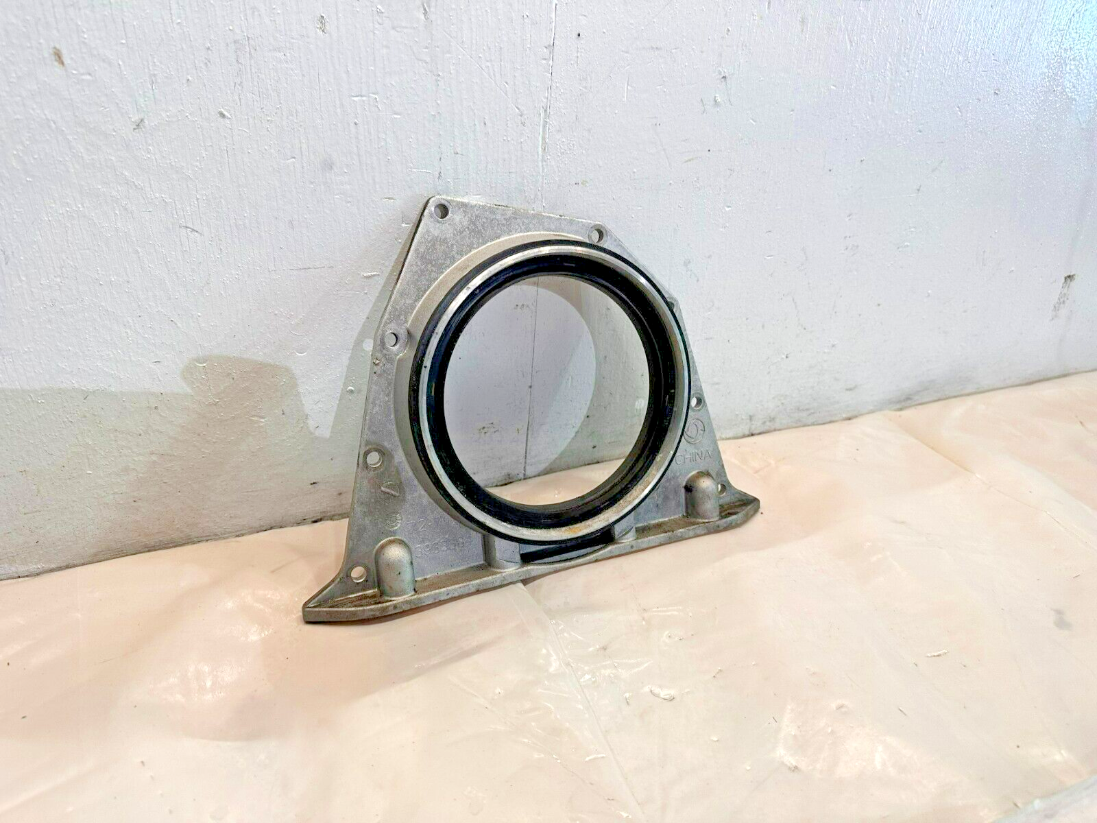 Cummins 8.3L ISL ISC Rear Main Seal Diesel Engine Cover 3933384 OEM - $55.75
