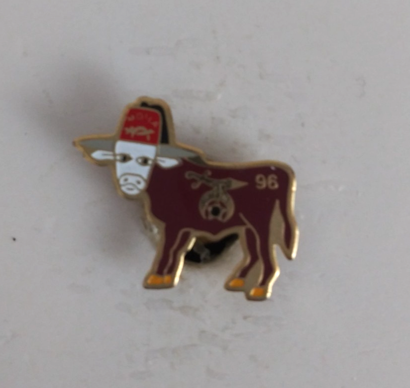 Vintage 1996 Cow Wearing Fez Hat Moila Shriners Lapel Hat Pin - $8.42